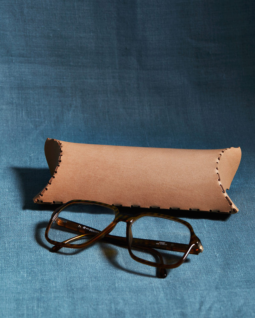 Raw“ eyeglasses case of leather - werktat