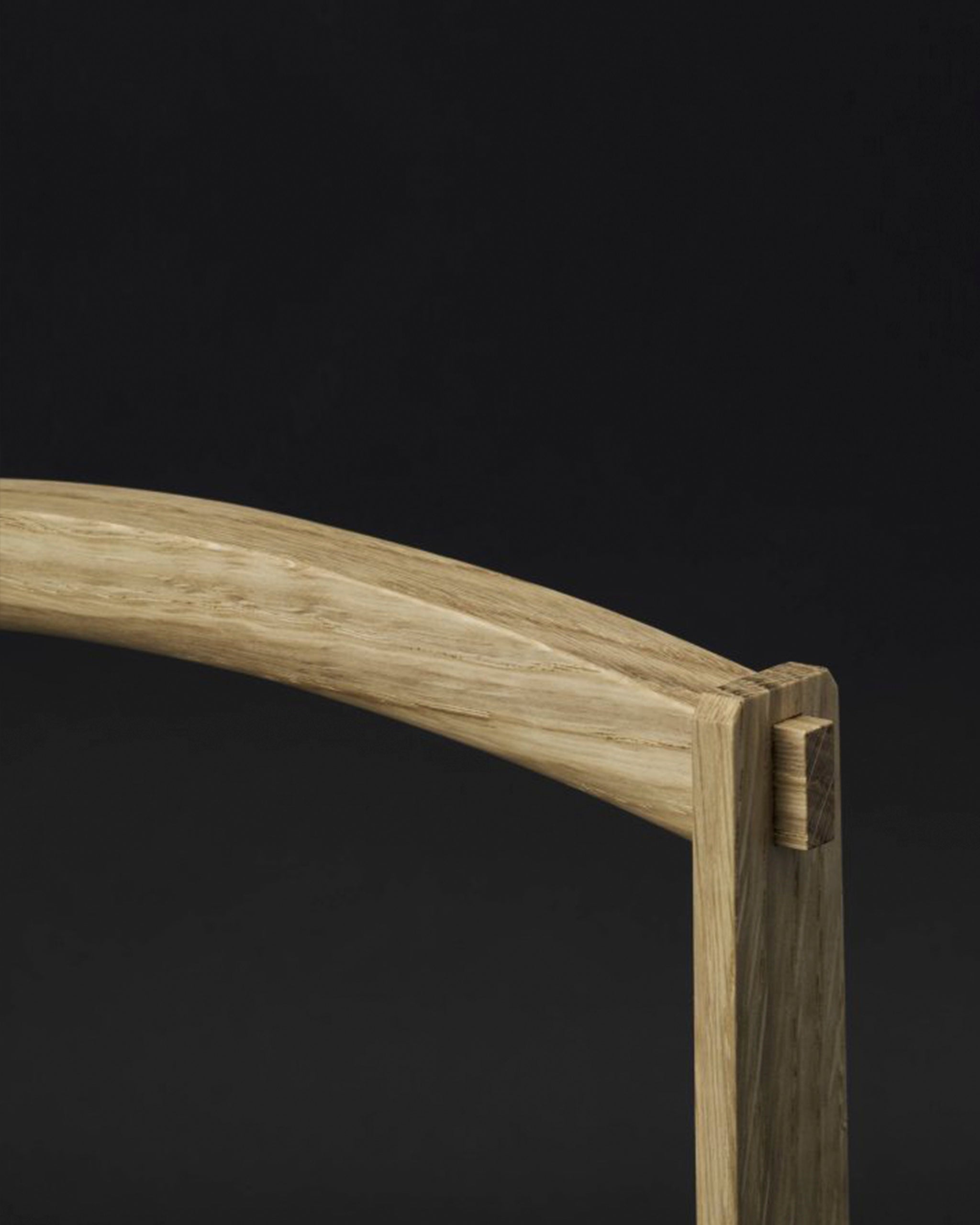 An up-close image of the table caddy's handle joinery