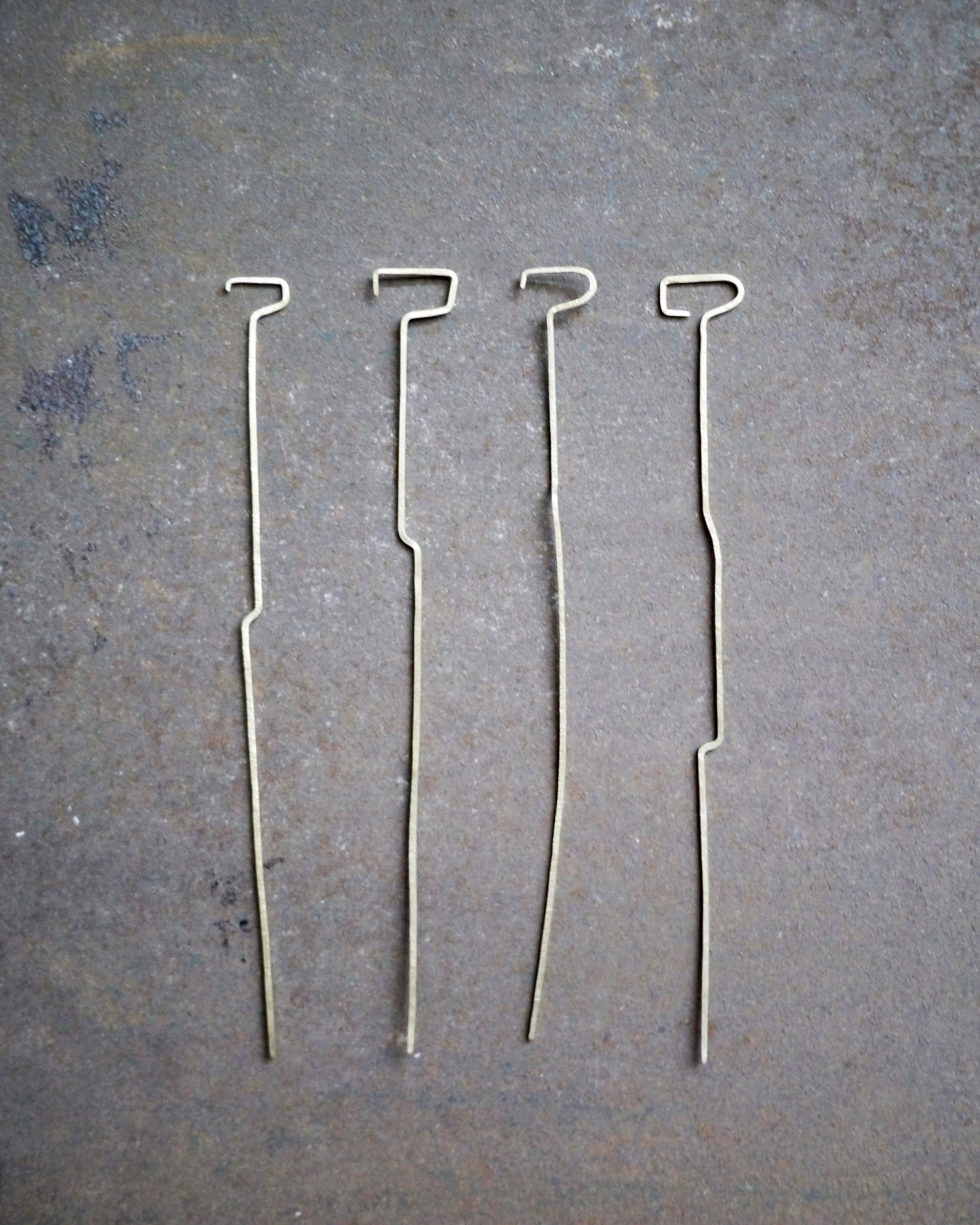 Brass Line Tea Needle - Hook B