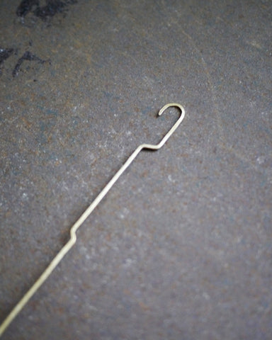 Brass Line Tea Needle - Hook C