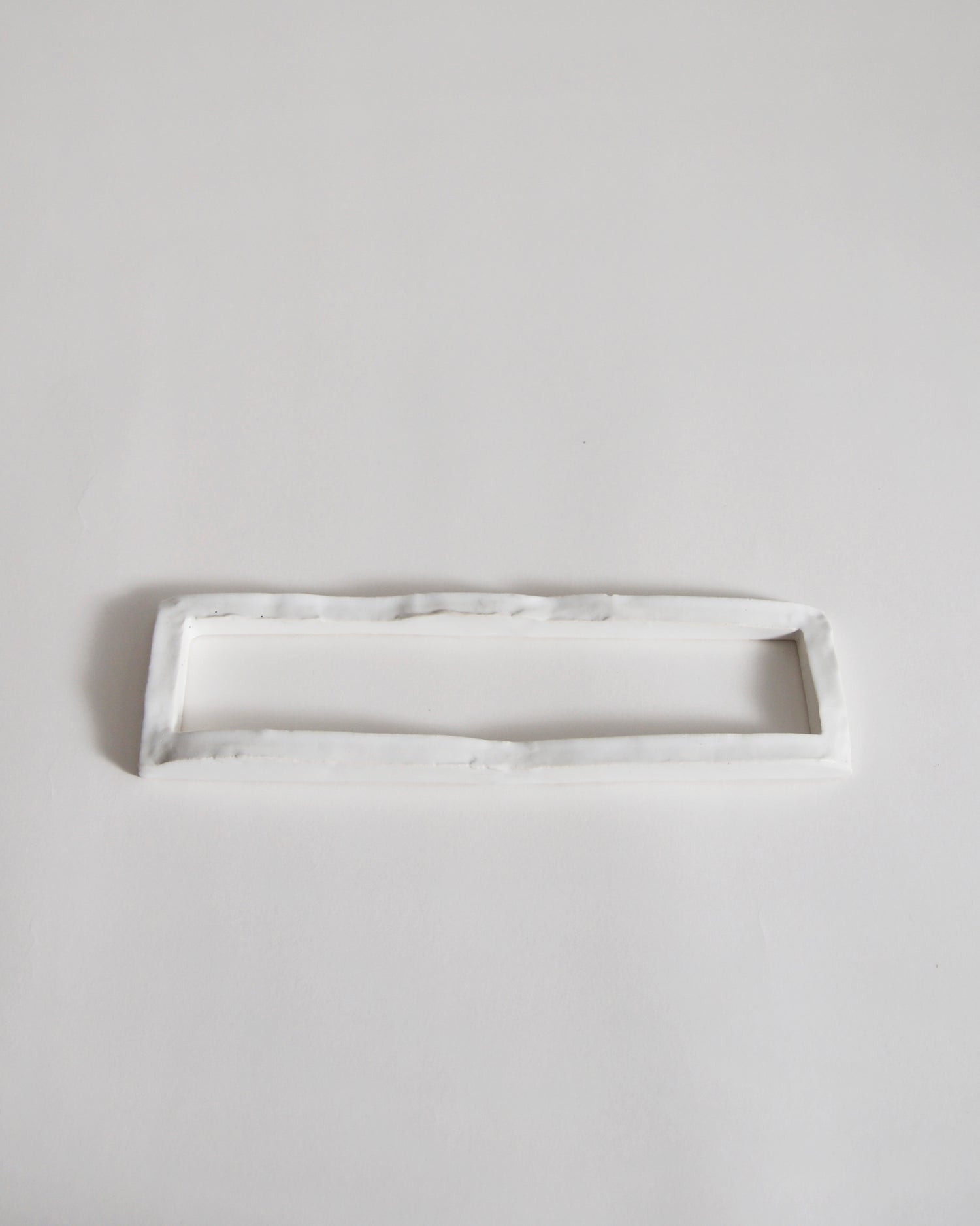white ceramic boundary sculpture by Masanobu Ando on a gray background