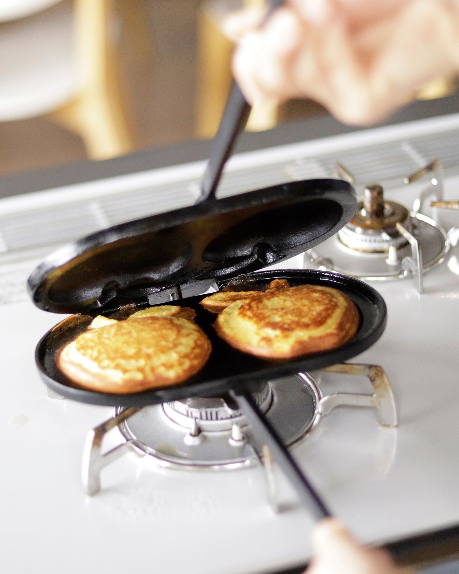Cast Iron Apple Pie Cooker
