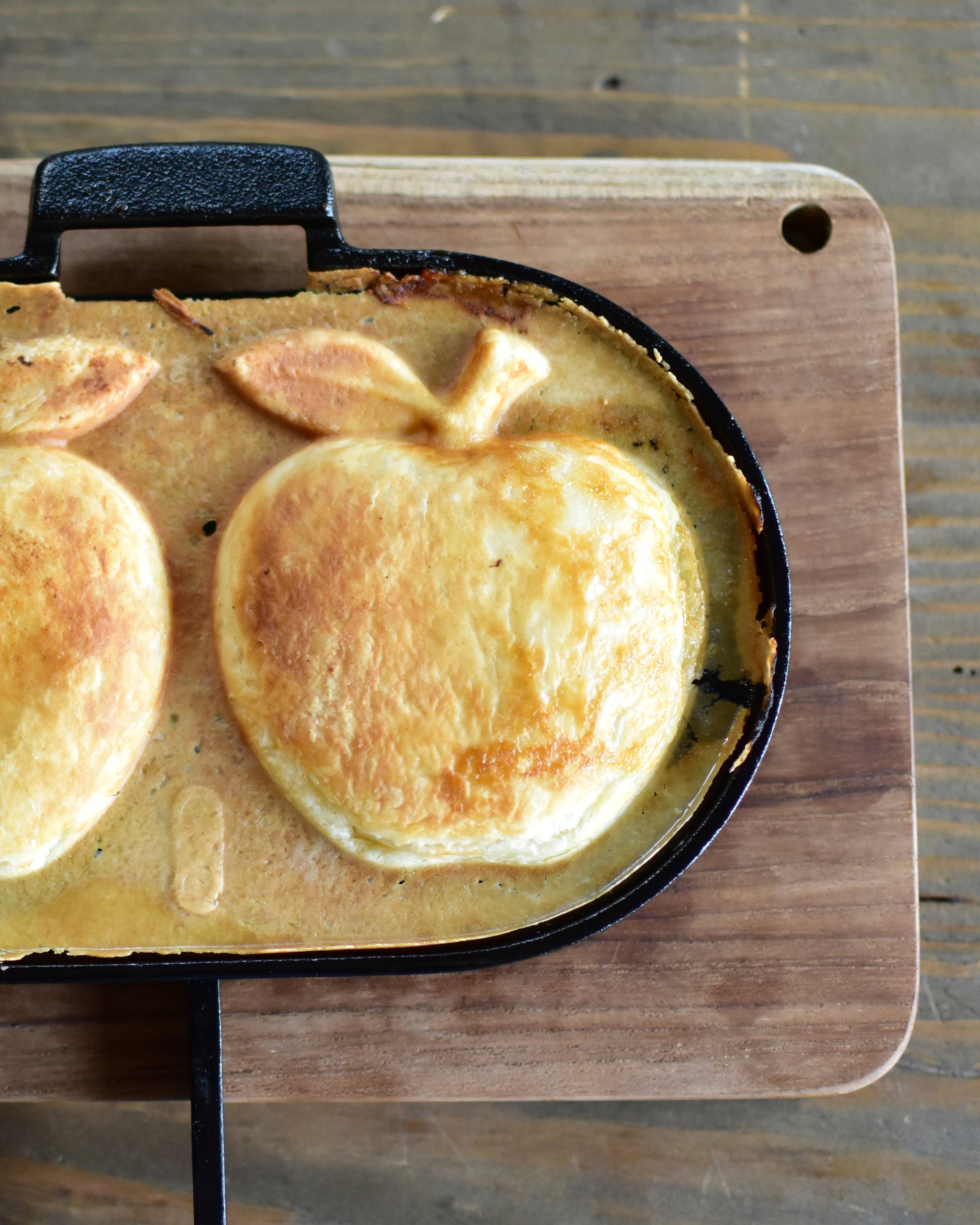 Cast Iron Apple Pie Cooker
