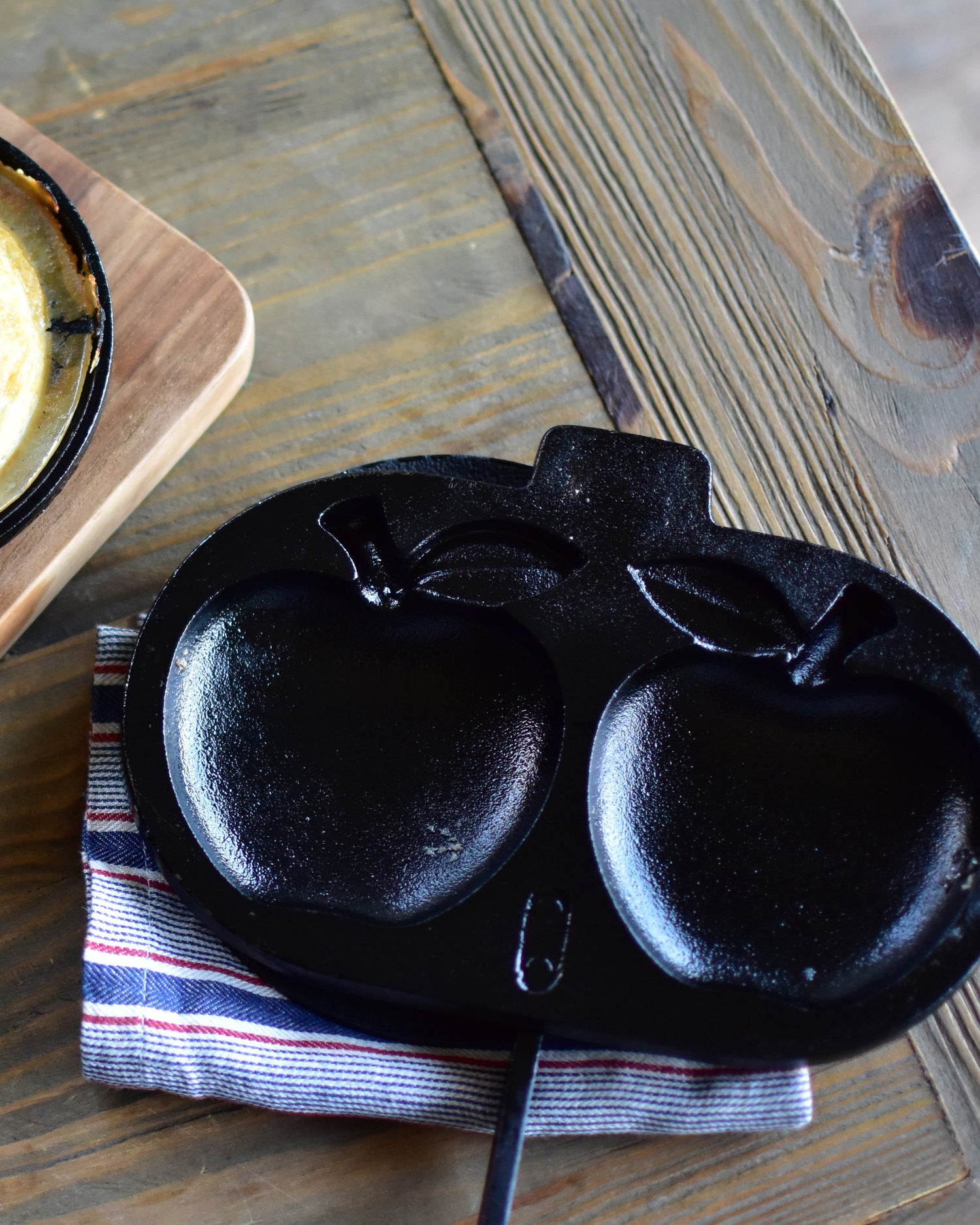 Cast Iron Apple Pie Cooker