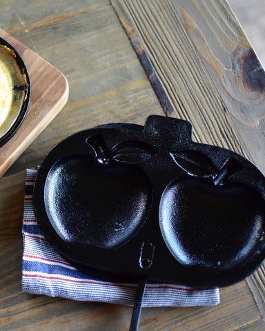 Cast Iron Apple Pie Cooker