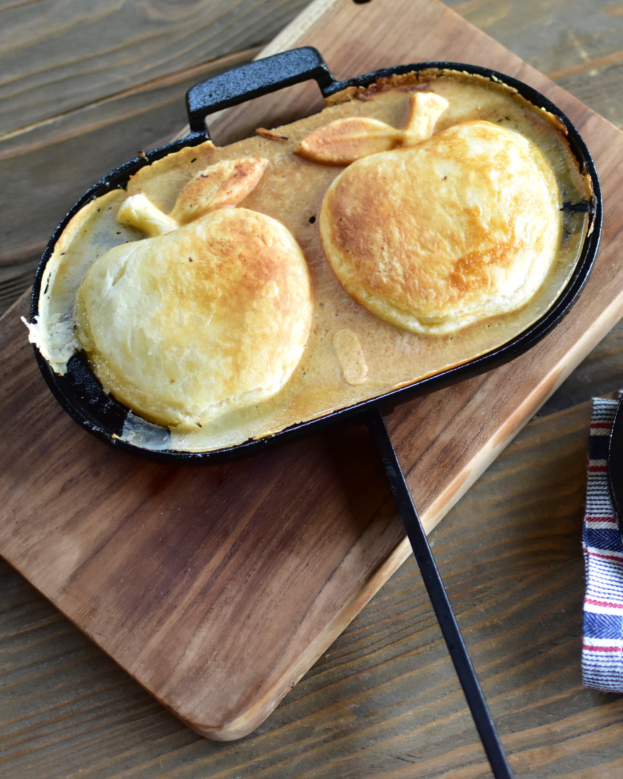 Cast Iron Apple Pie Cooker
