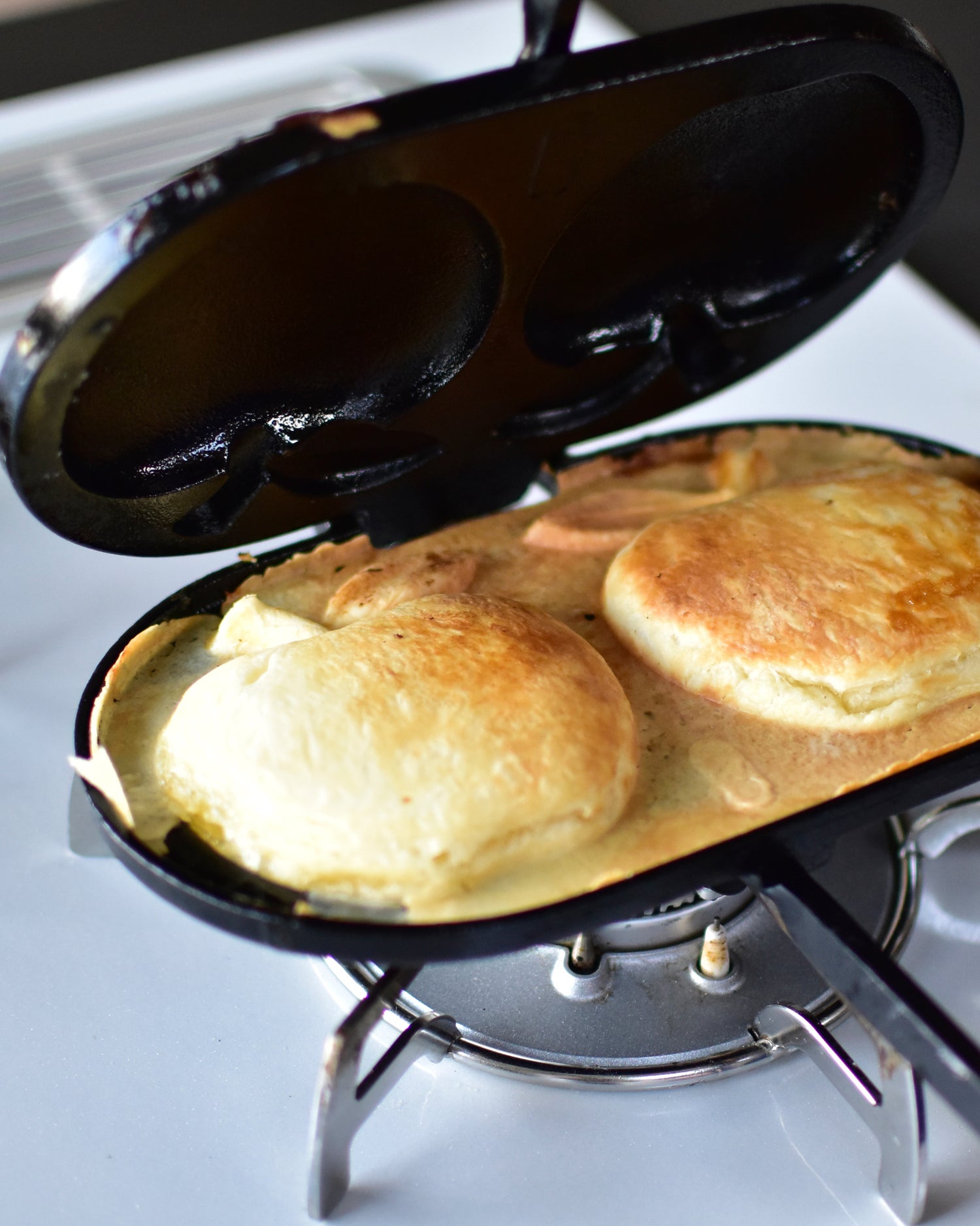 Cast Iron Apple Pie Cooker