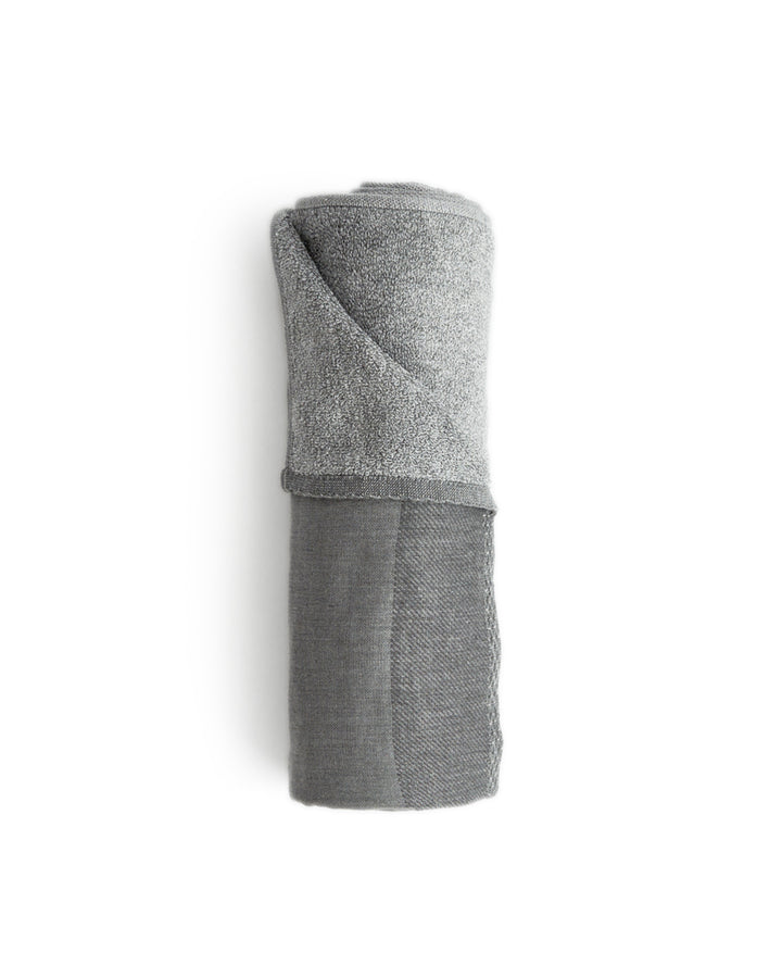 https://shop.nalatanalata.com/cdn/shop/files/Uchino_Zen_Charcoal_Towels_Light_Gray_Hand_900x900.jpg?v=1688487249