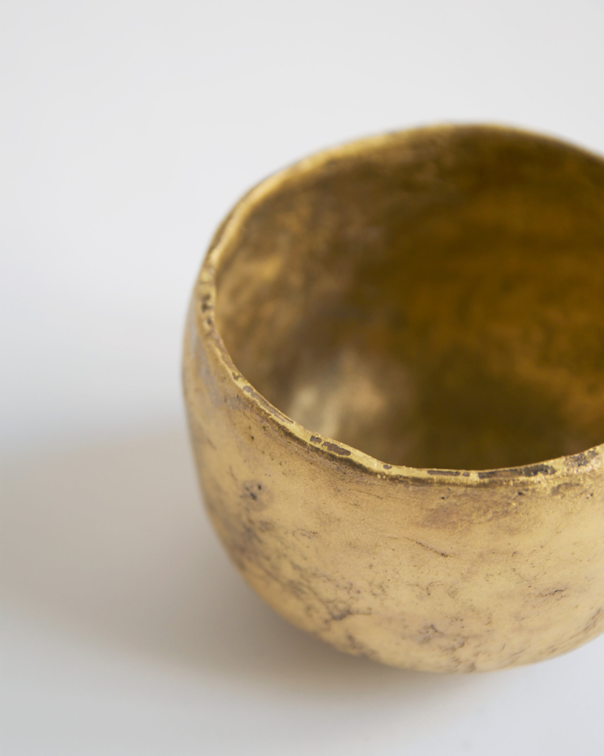 Cropped detail image of the Gold Chawan VI from a top view.