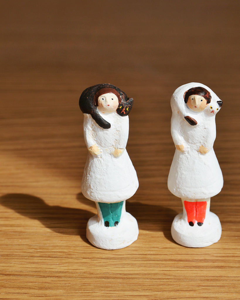 Figurine with Cat Muffler - Emerald (OUT OF STOCK)